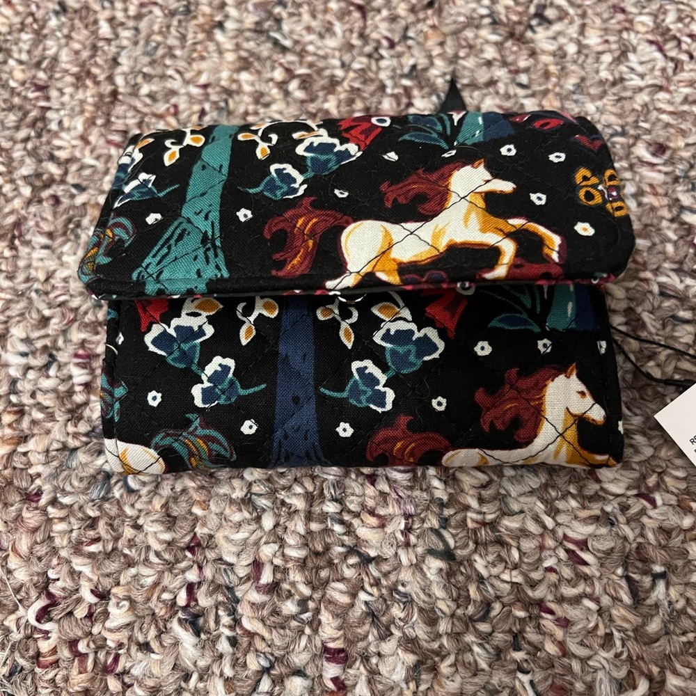 New ! Vera Bradley Rfid compact wallet